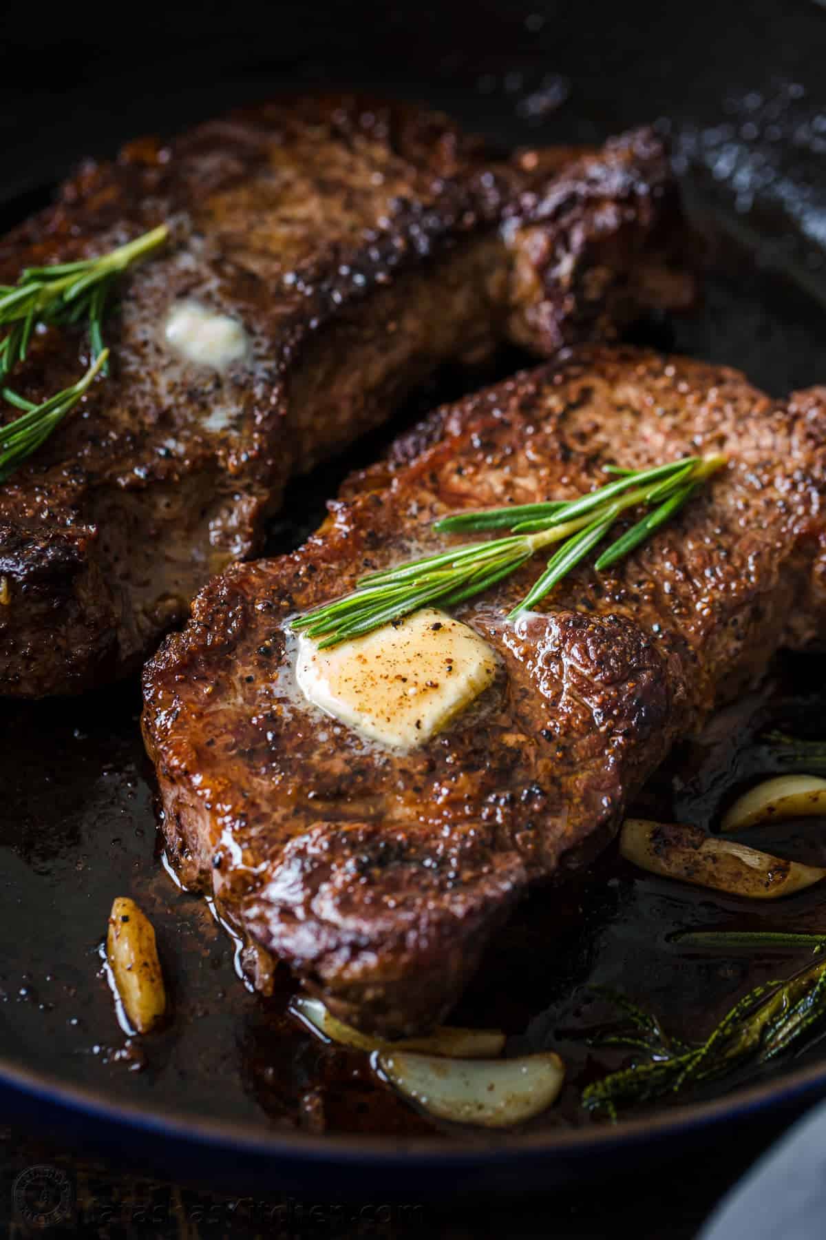 Achieve Steakhouse Perfection: Sear & Roast for Juicy Steaks